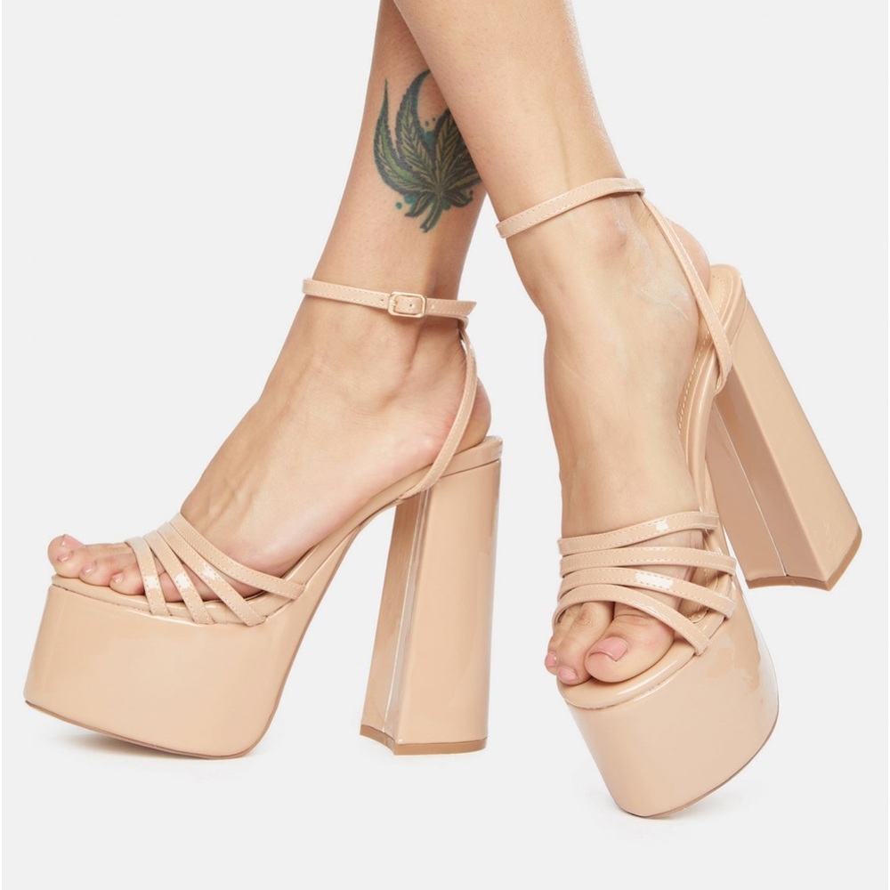 Platform strapped heels nude